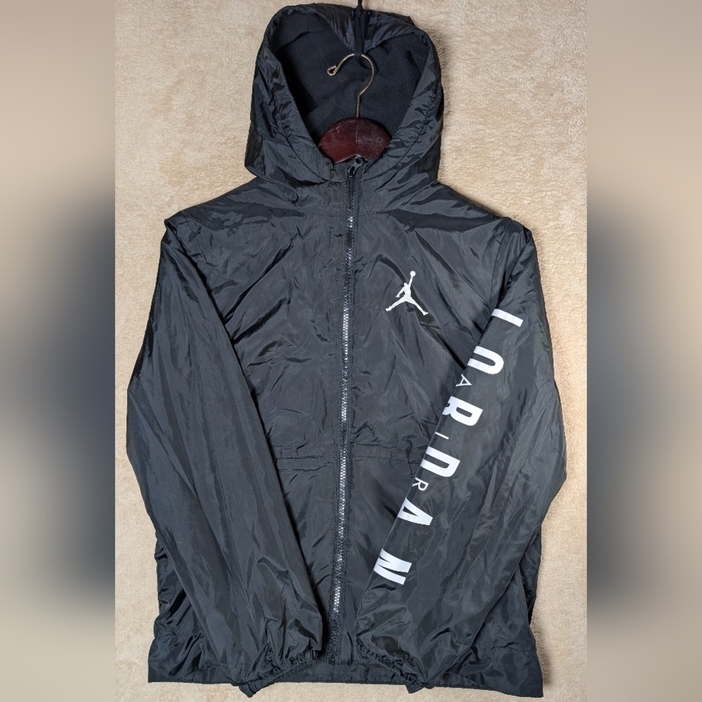 Jordan Black Windbreaker Logo Size Large Boys 12-13 Years Activewear